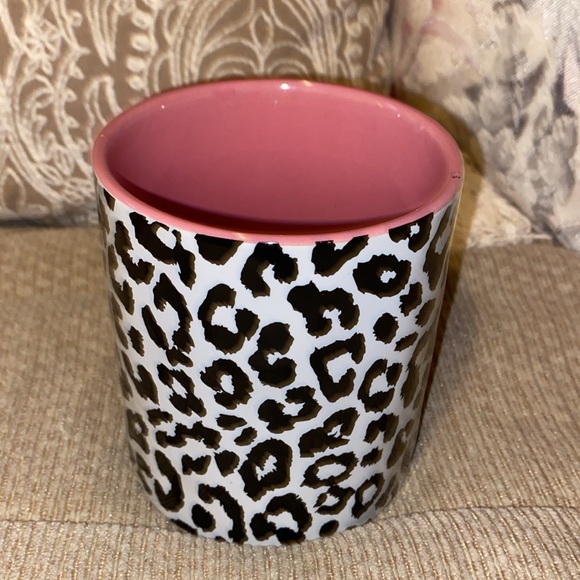 🖤🤍🩷NWT Stay Wild Animal Print w/Kiss 18oz Microwave/Dishwasher Safe Mug - Picture 8 of 12
